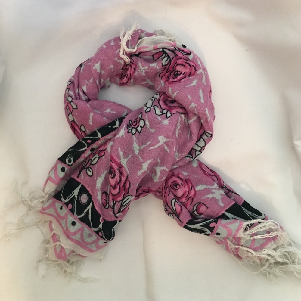 Scarf Womens Pink  Roses Large 38"x40" Fringe